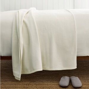 Garnet Hill - 100% German Cotton Fleece Queen Size Ivory Blanket
